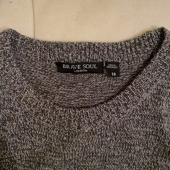 Gray knit dress
Knee Length
Long sleeve - Picture 2 of 3